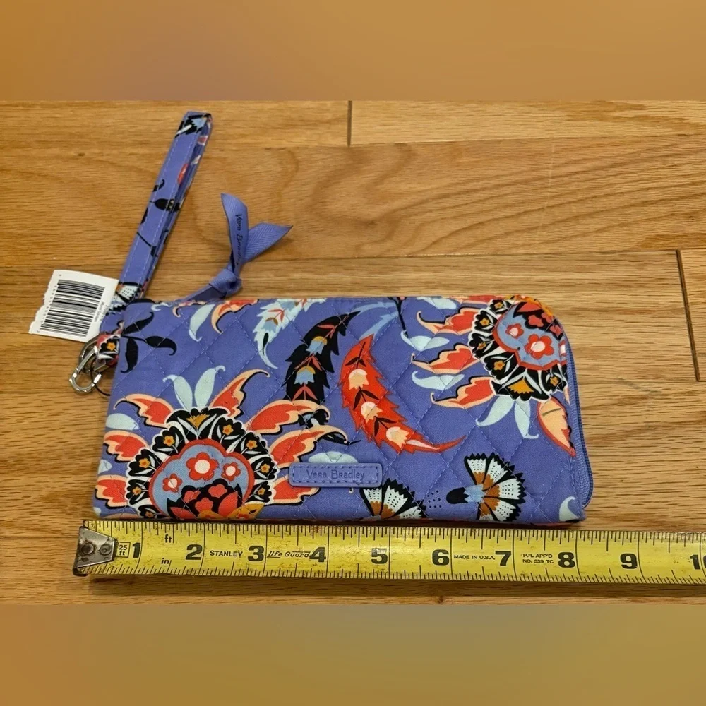 Vera Bradley Floral Wristlet Mural Garden Purple
RFID Tech - Picture 2 of 3